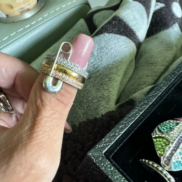 Jewelry - Gold and silver safety pin ring size 7